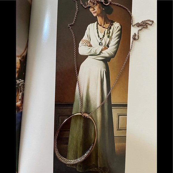 Jewelry - Oval Pendant necklace